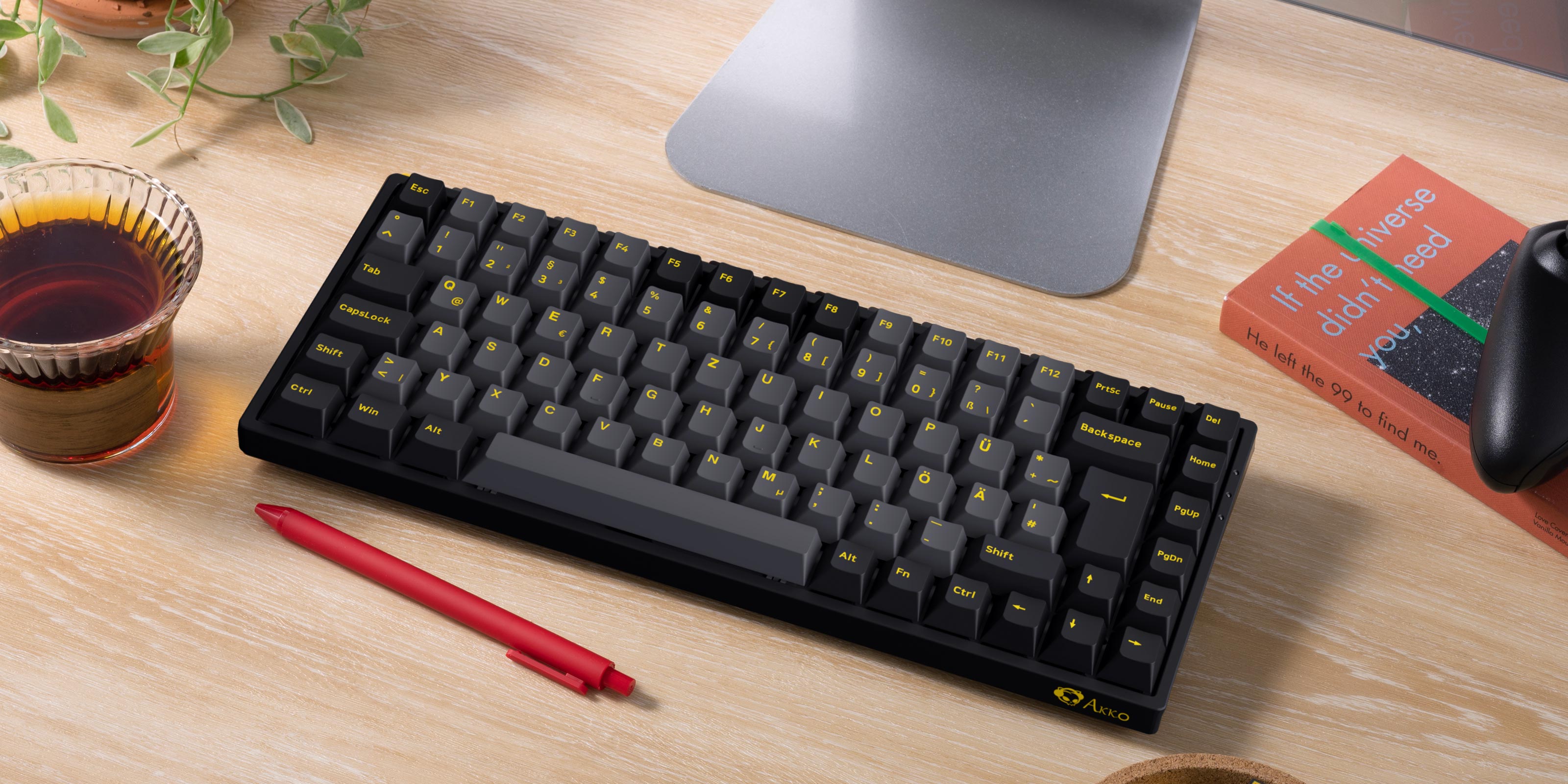 Black & Gold 3084B Plus ISO DE on the Desk