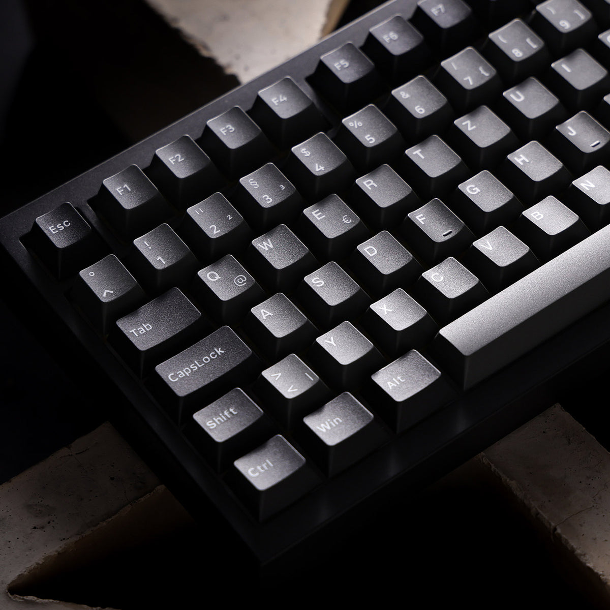 Akko 5075 V5 Black Silver ISO DE Magnetic Keyboard Left Keycaps Details