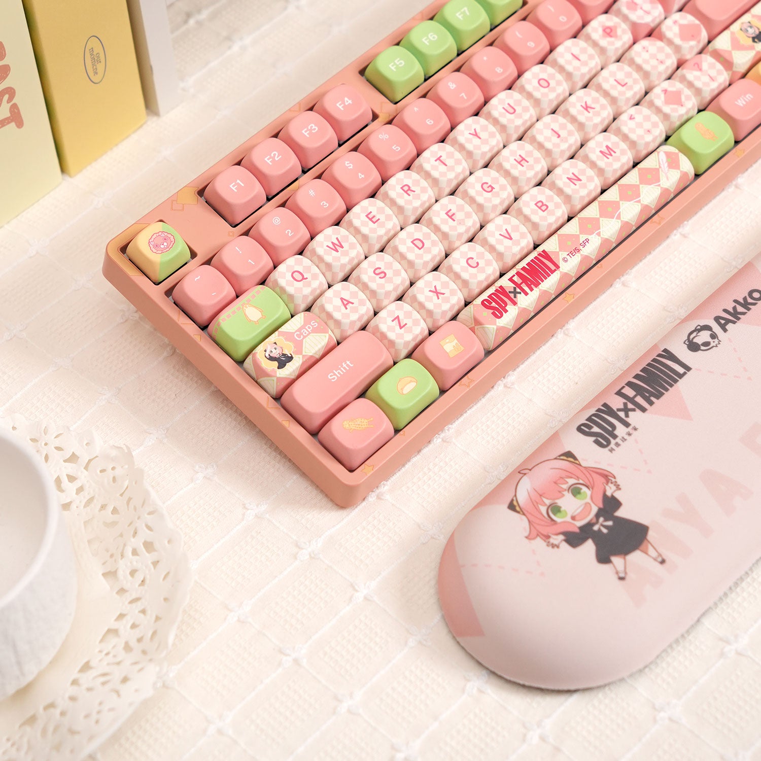 Spy × Family Wrist Rest Left Details