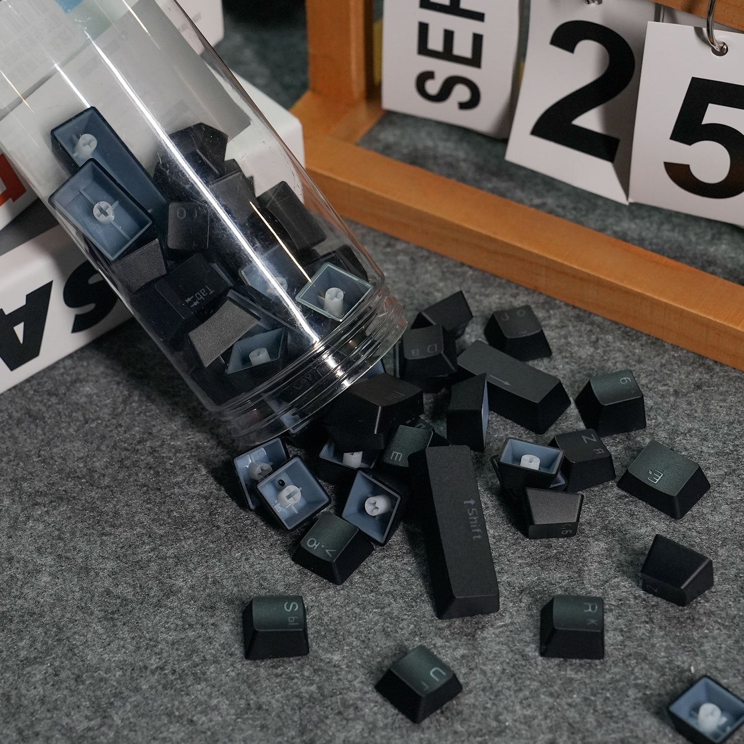 Akko Shine-Through Black Cyrillic Keycap Set (61-key) Install on the Keyboard Jar Packaging Details