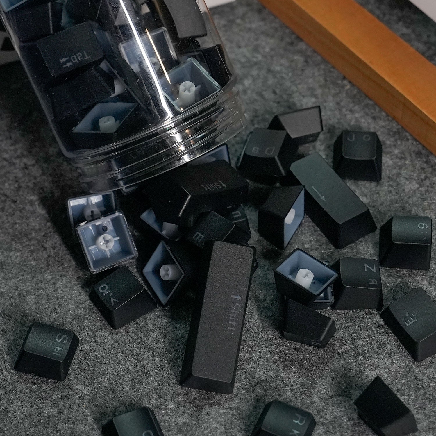 Akko Shine-Through Black Cyrillic Keycap Set (61-key) Install on the Keyboard Jar Details