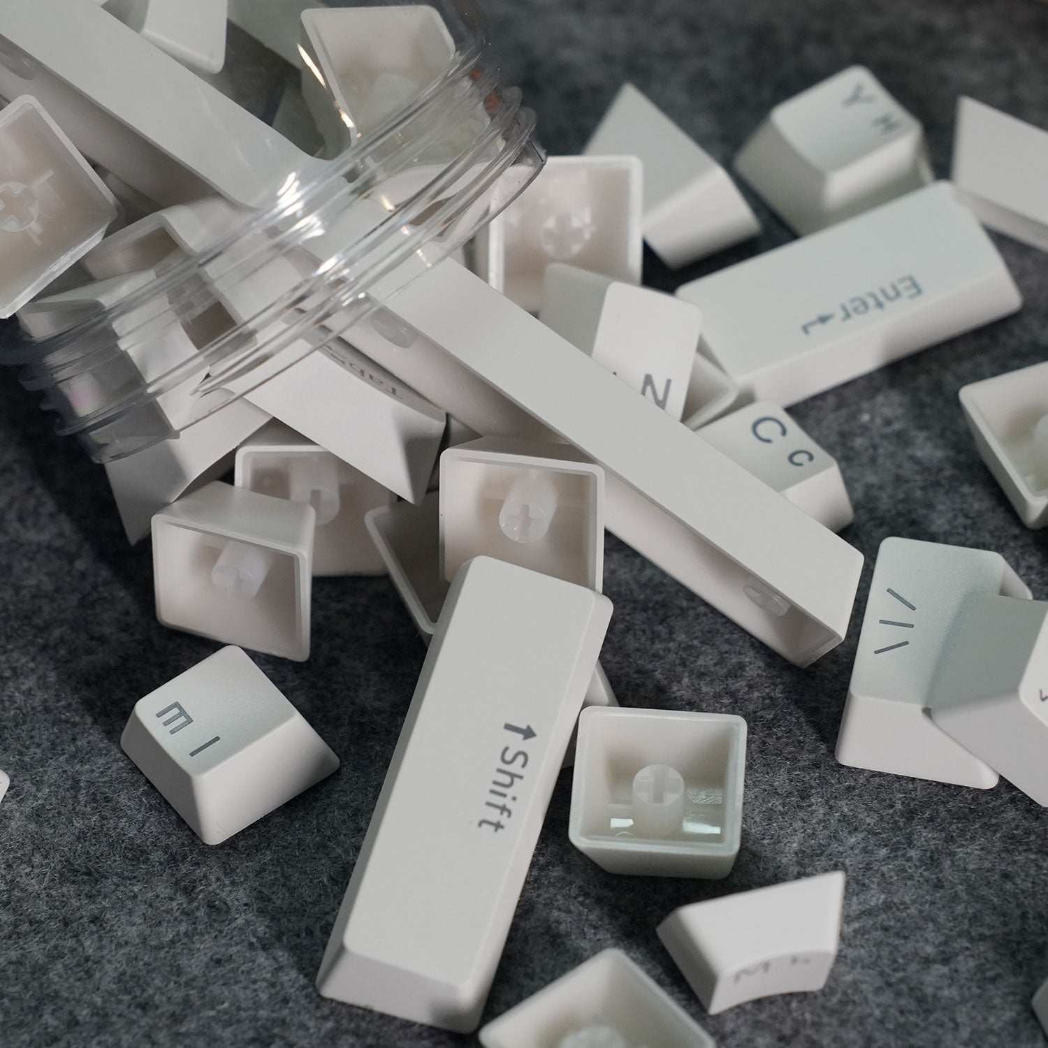 Akko Shine-Through White Cyrillic Keycap Set (61-key) Details