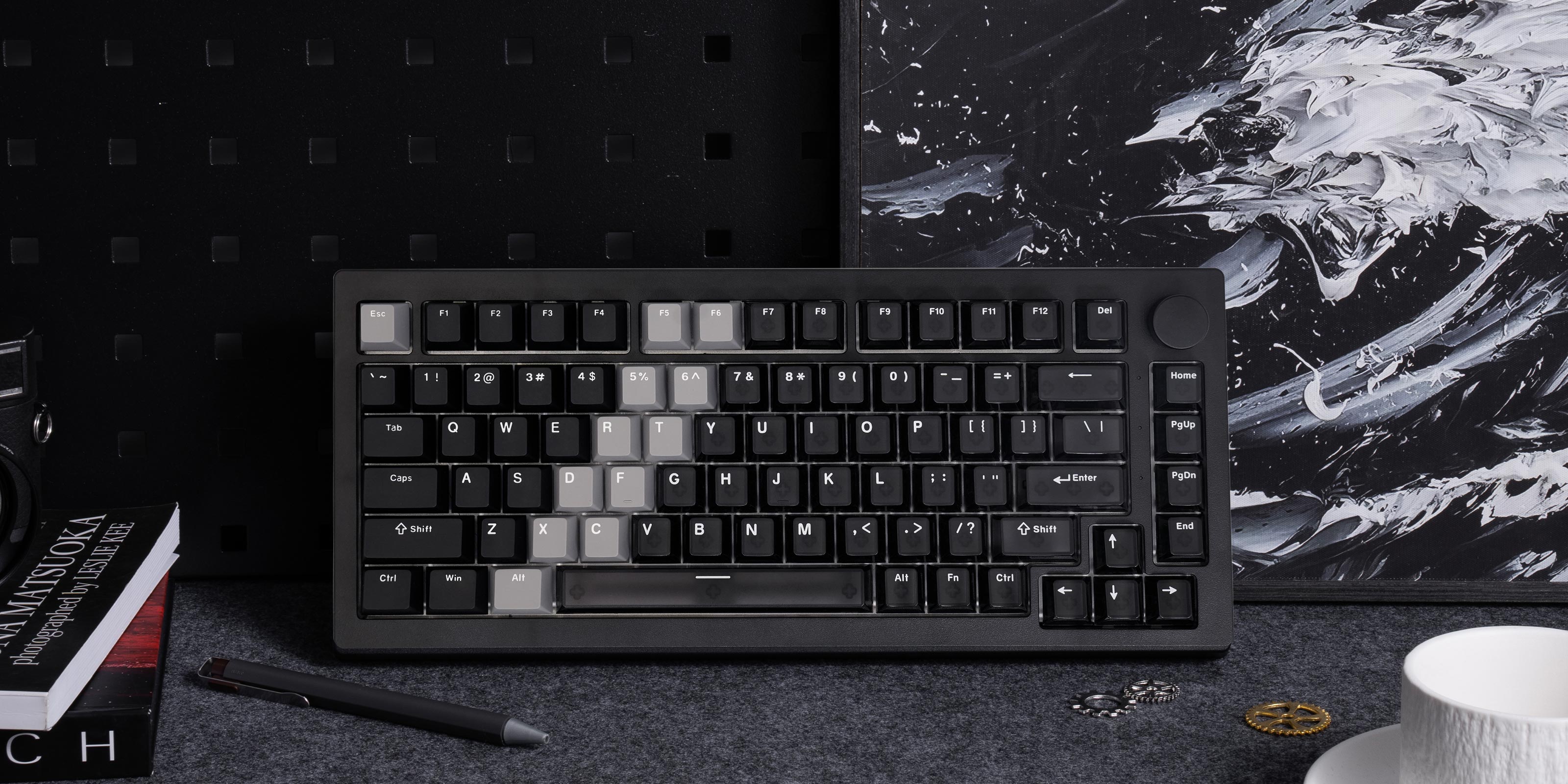 Akko 5075 V3 HE Magnetic Keyboard on the desk