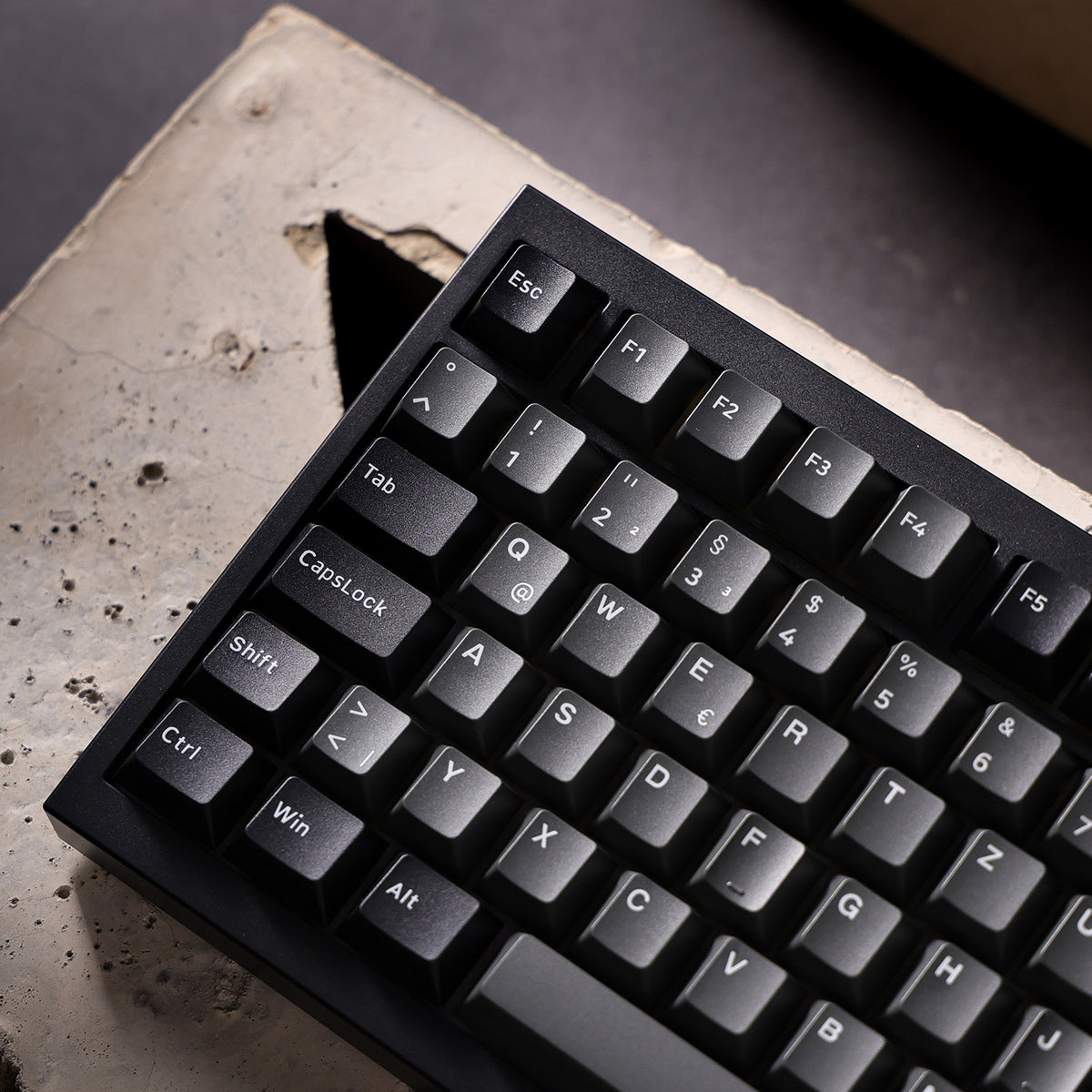 Akko 5075 V5 Black Silver ISO DE Magnetic Keyboard Left Details