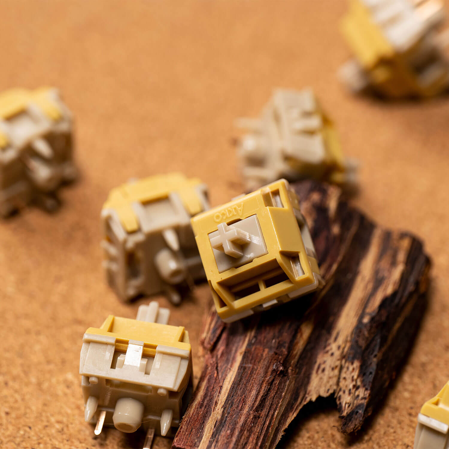 美容液 akko BAKUCHI NEEDLE SHOT DARK CARE AUTO EYE CREAM｜LIALUSTERの