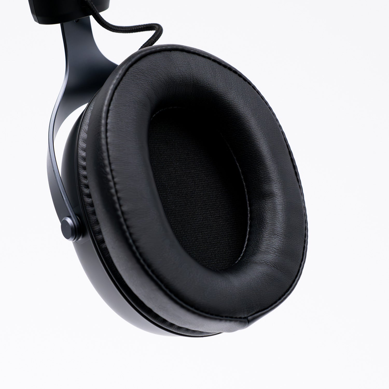 Akko Verge S9 Ultra Gaming Headset Black Earpad Details