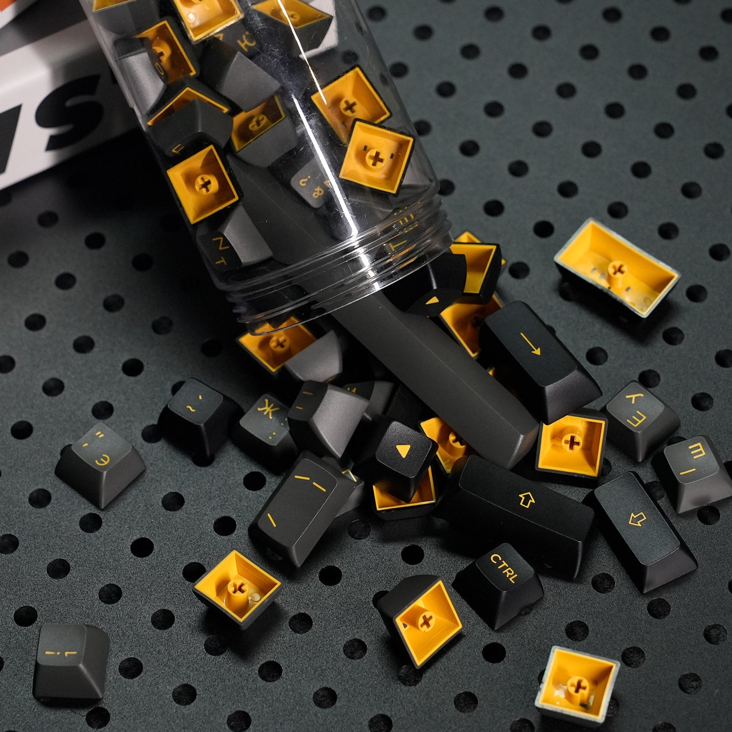 Black & Gold Cyrillic Keycap Set (68-key) Details