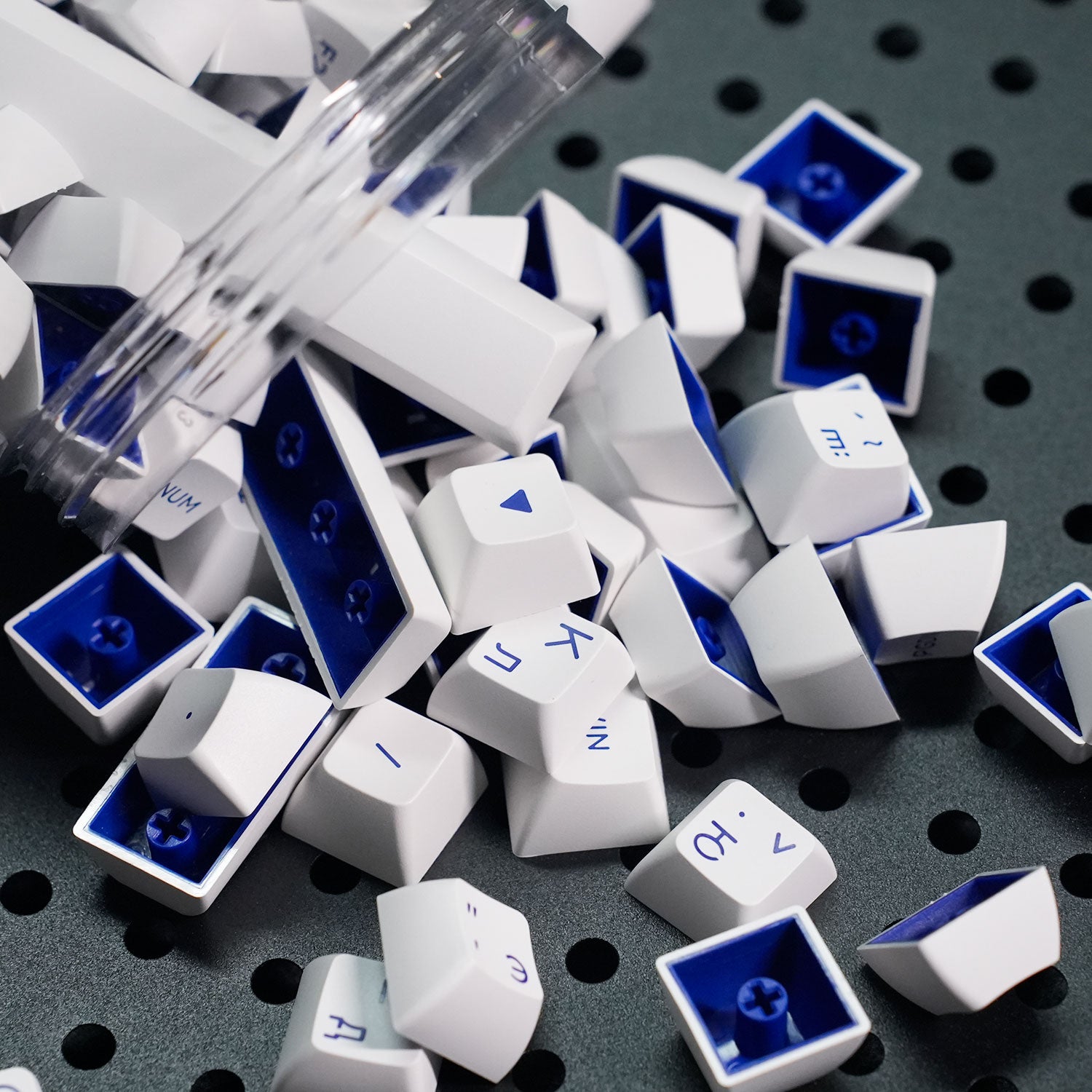 Akko Blue on White Cyrillic Keycap Set (97-key) Details